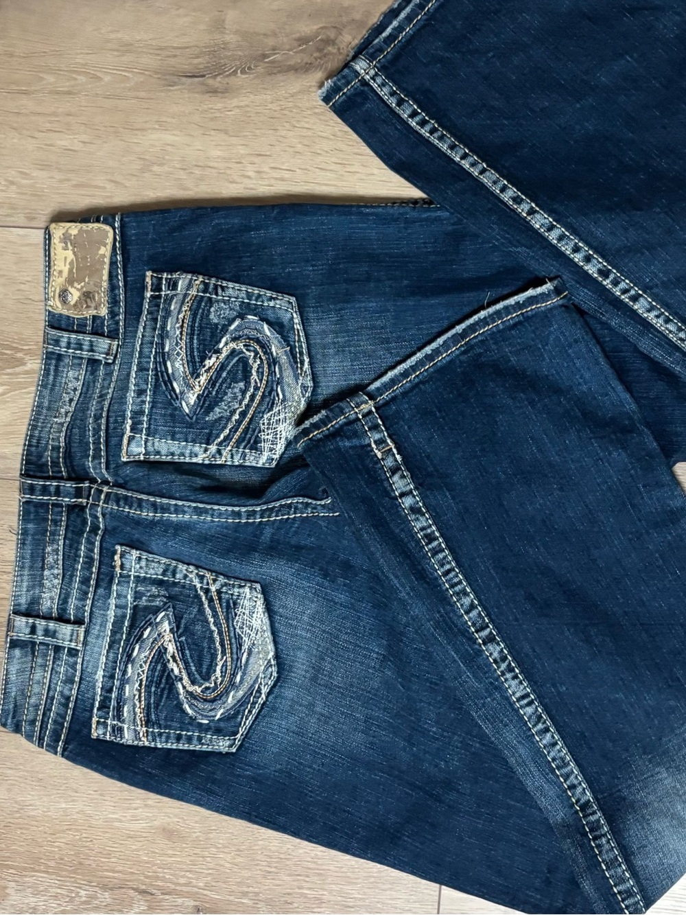 SILVER Jeans Womans Twisted
Jeans Bootcut Size 30x31 Excellent Low
Rise - Picture 3 of 8